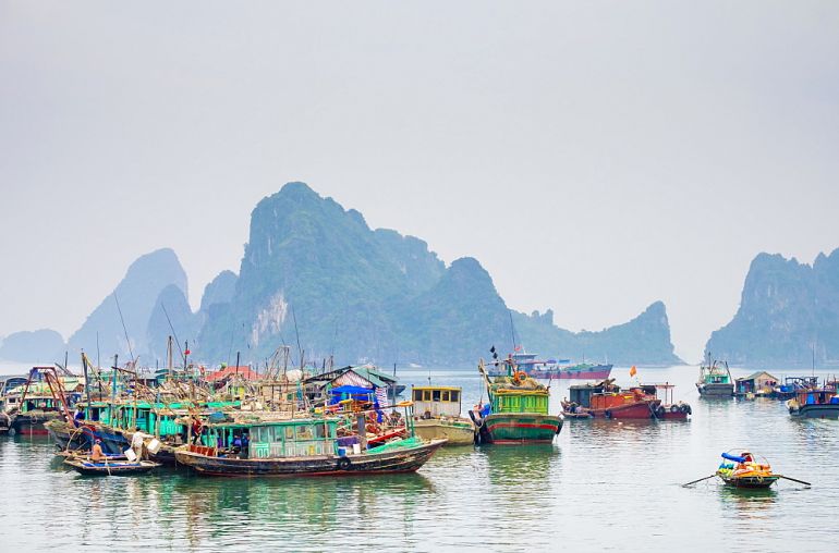 Colorful-fishing-boats-in-the-harbor-at-Cai-Rong
